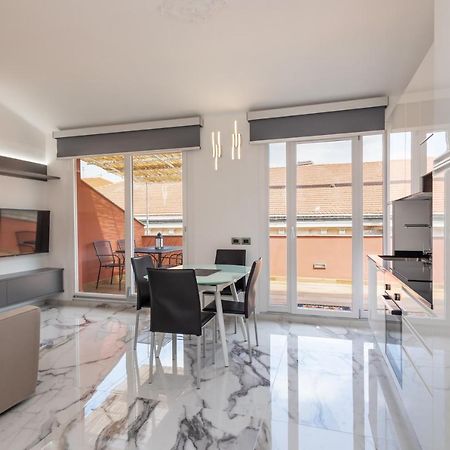 Casa Vacanza " La Rosa " Imperia Liguria エクステリア 写真