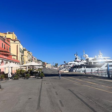 Casa Vacanza " La Rosa " Imperia Liguria エクステリア 写真