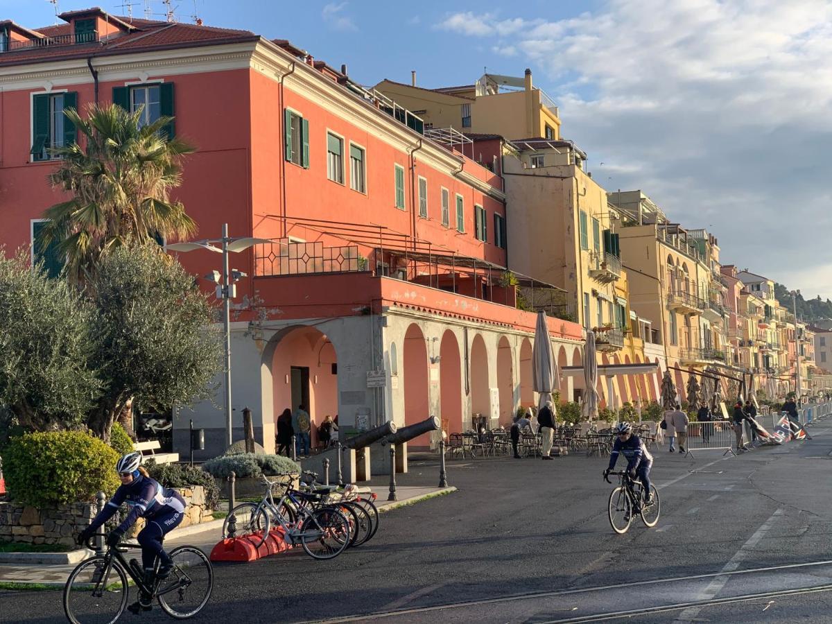 Casa Vacanza " La Rosa " Imperia Liguria エクステリア 写真