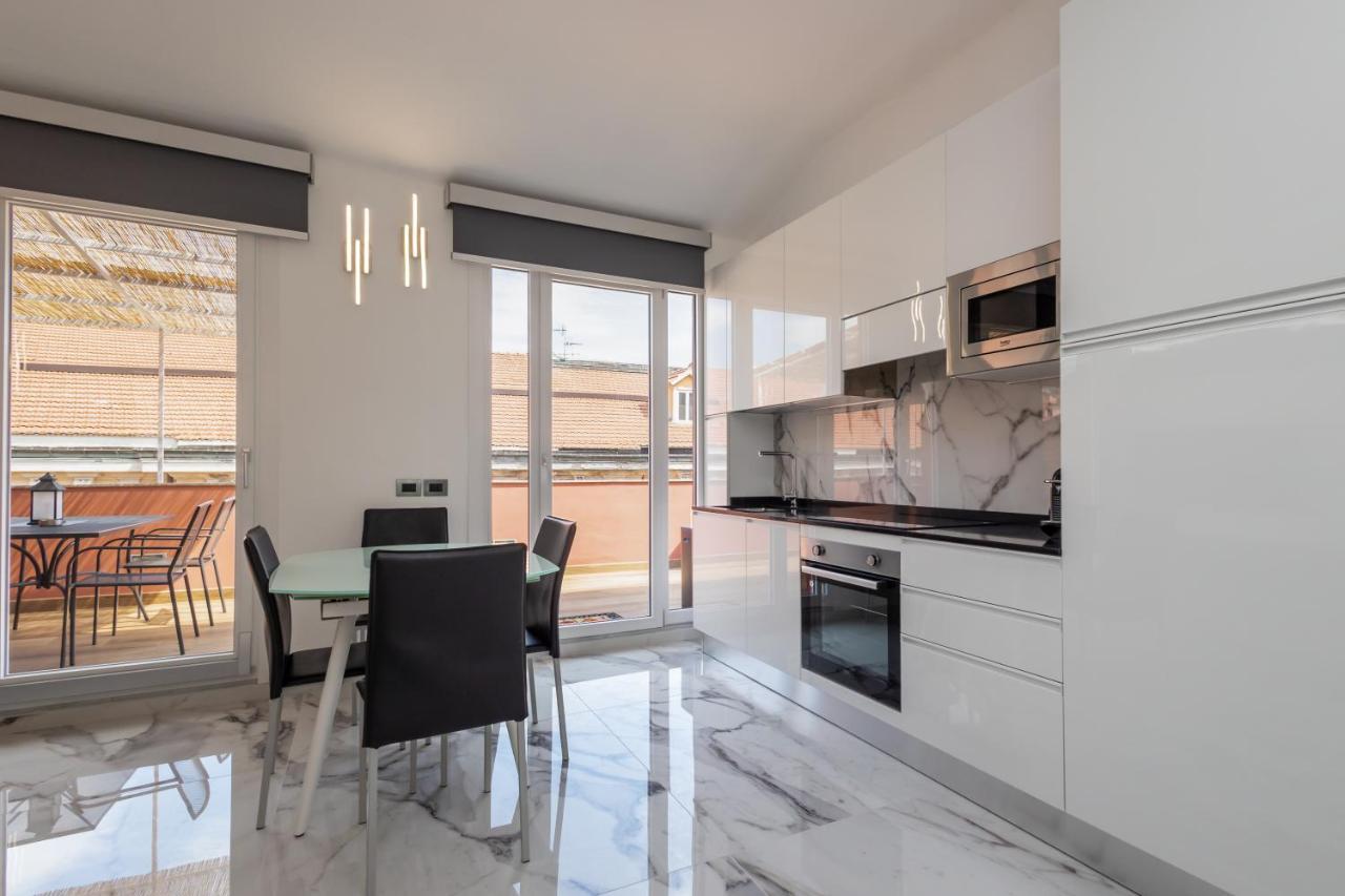 Casa Vacanza " La Rosa " Imperia Liguria エクステリア 写真