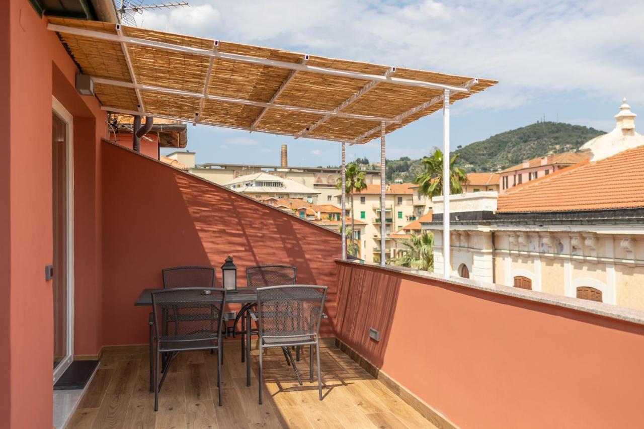 Casa Vacanza " La Rosa " Imperia Liguria エクステリア 写真