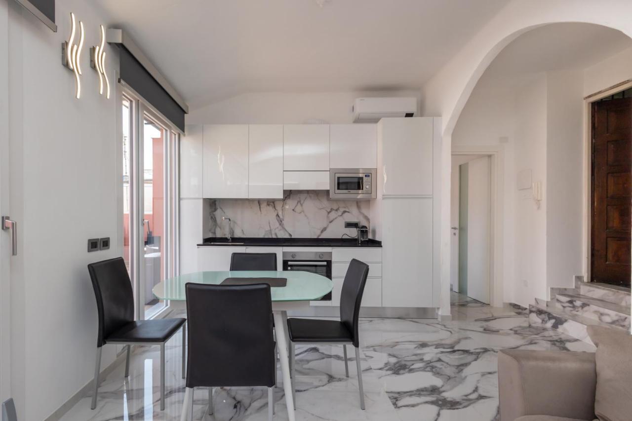 Casa Vacanza " La Rosa " Imperia Liguria エクステリア 写真