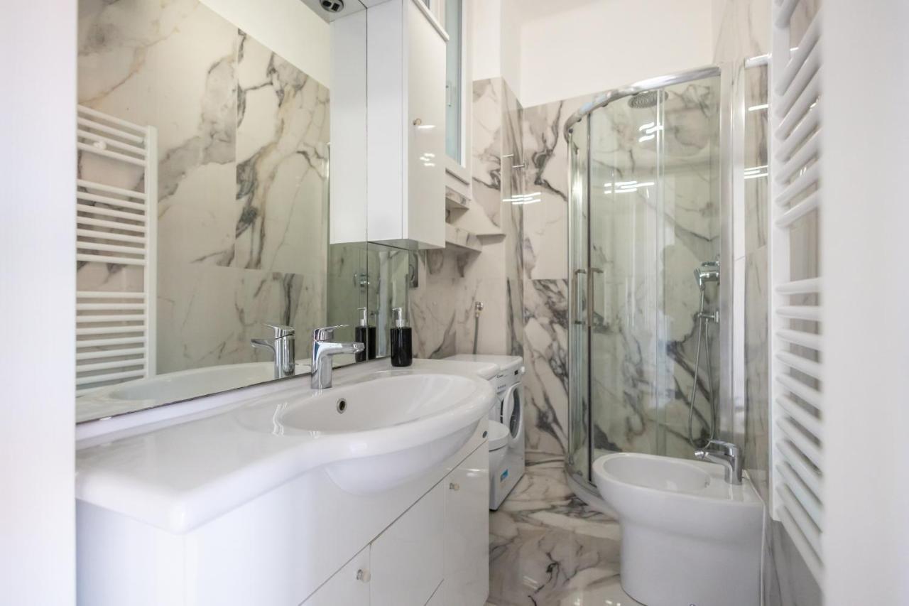 Casa Vacanza " La Rosa " Imperia Liguria エクステリア 写真