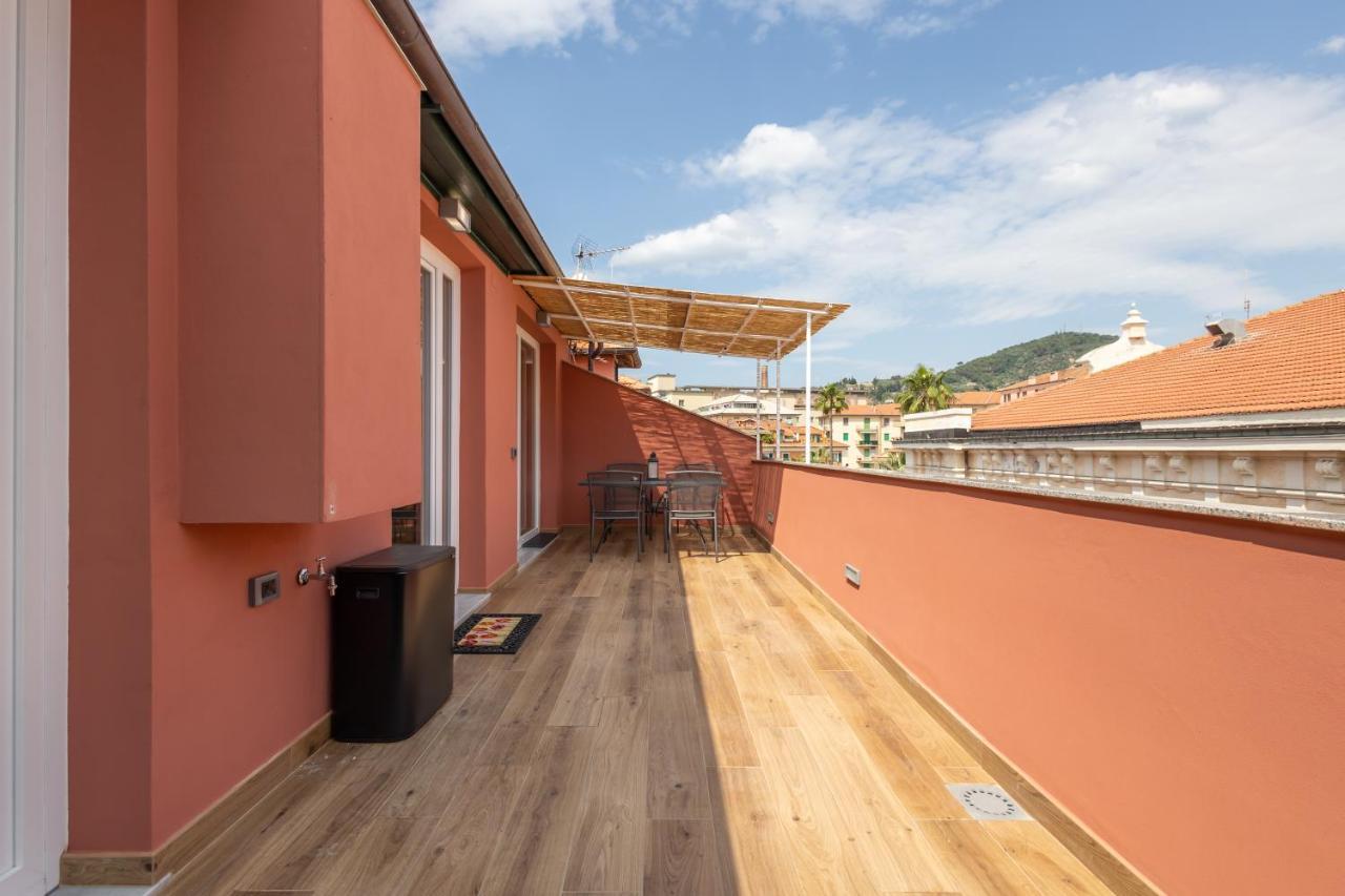 Casa Vacanza " La Rosa " Imperia Liguria エクステリア 写真