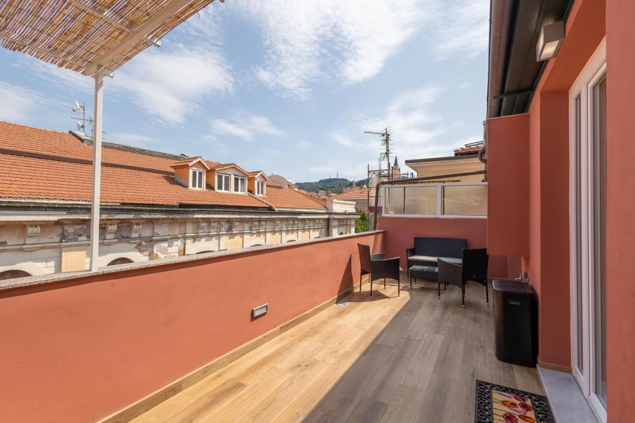 Casa Vacanza " La Rosa " Imperia Liguria エクステリア 写真