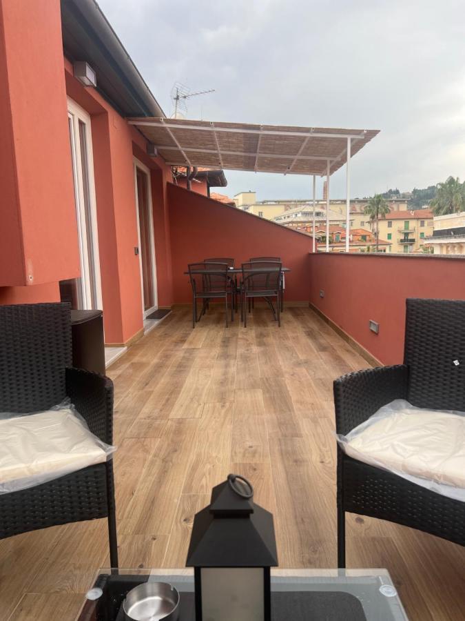 Casa Vacanza " La Rosa " Imperia Liguria エクステリア 写真