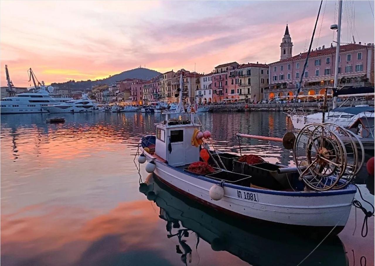 Casa Vacanza " La Rosa " Imperia Liguria エクステリア 写真