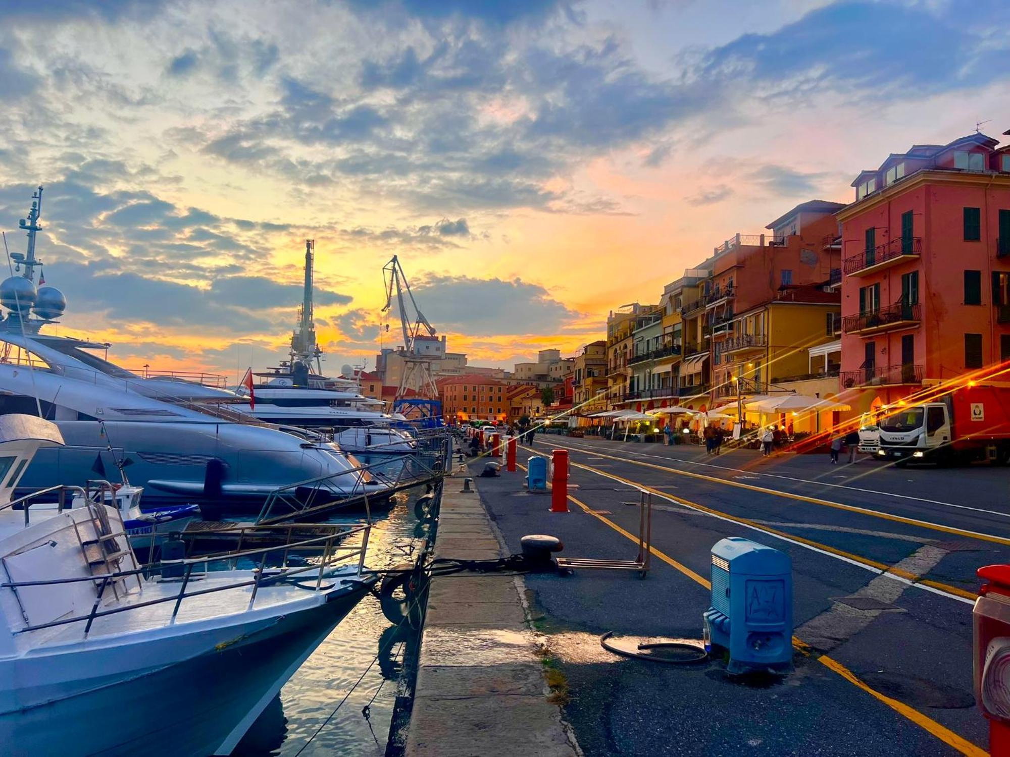 Casa Vacanza " La Rosa " Imperia Liguria エクステリア 写真